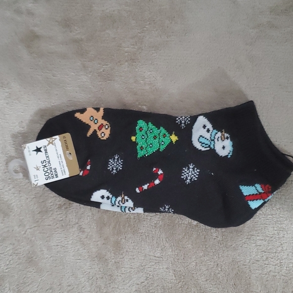 Forever 21 Accessories - Forever 21 Holiday Socks